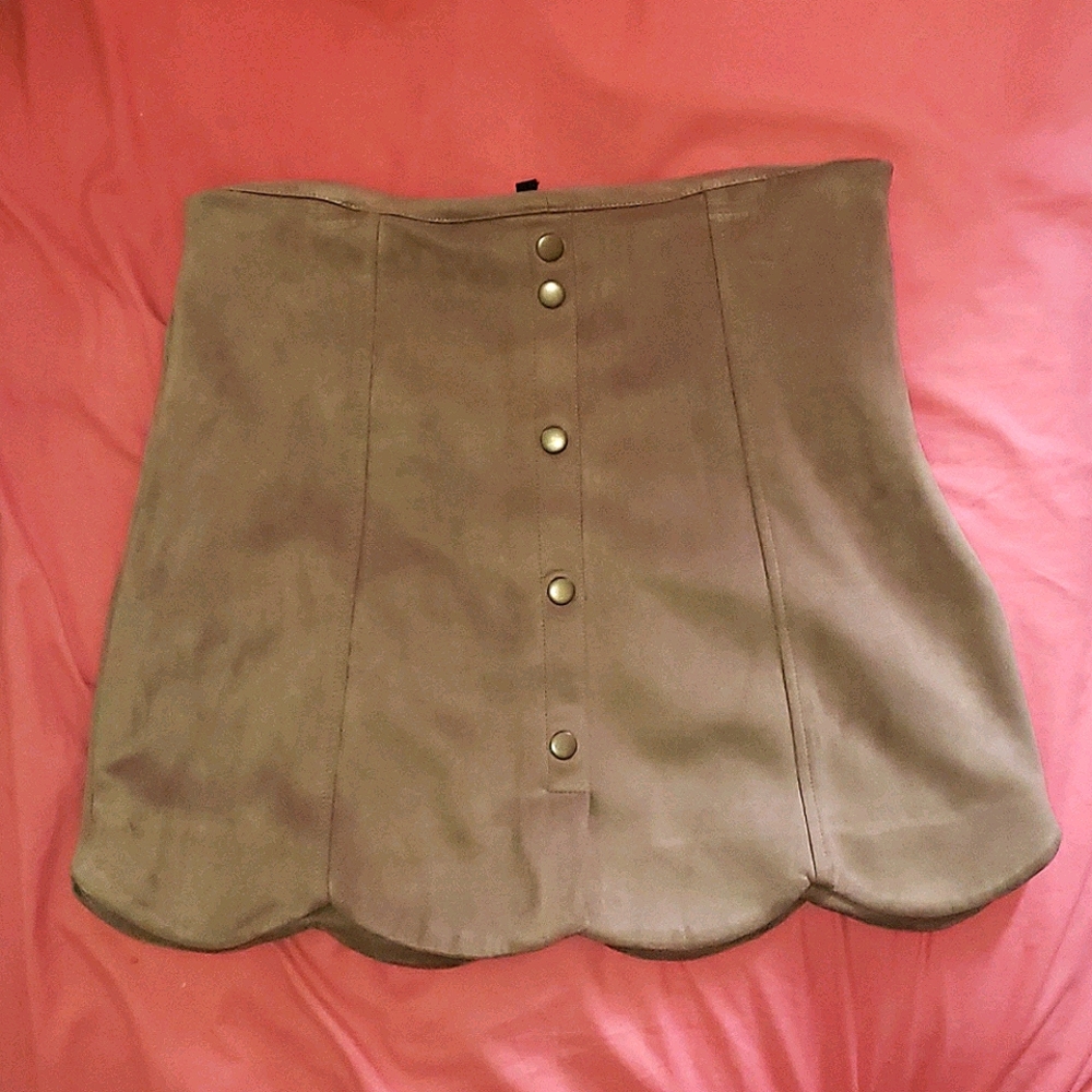 Scalloped hem skirt
